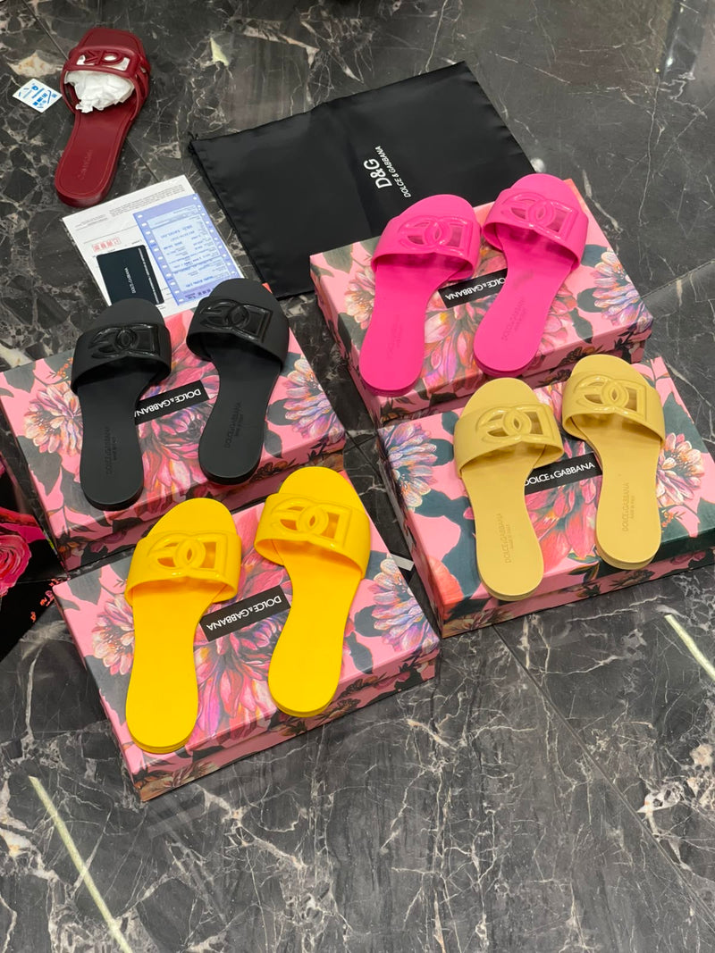 DOLCE & GABBANA  Bianca DG-logo slides